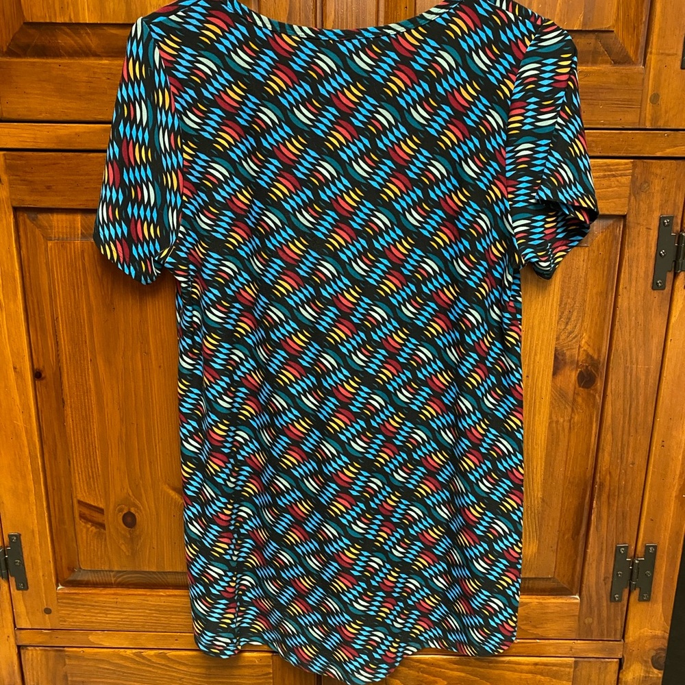 10/10$ bundle 10 (4-5$) items for 10$.LuLaRoe Blue &
Red Short Sleeve Tee - Picture 3 of 5